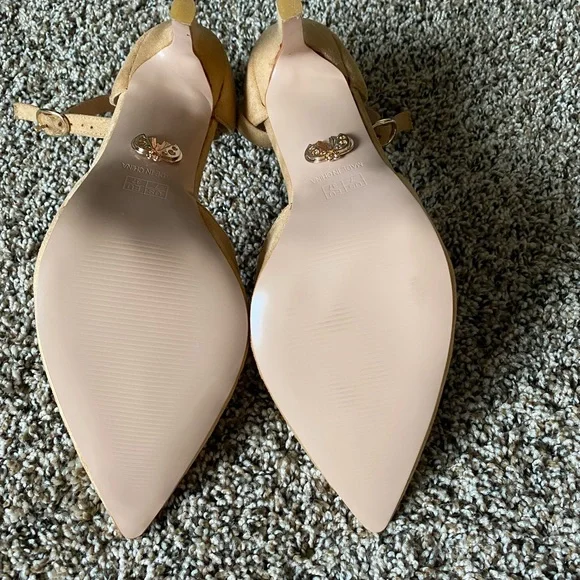 NIB Women’s Petit Cadeau Carolyn Tan Pointed Pumps - Picture 8 of 8